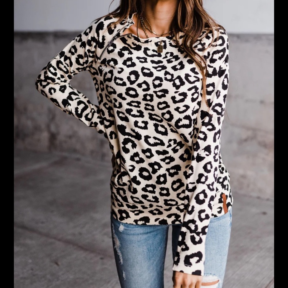 Ampersand Ave sweater size medium.